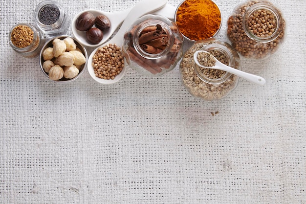 miseczki z przyprawami